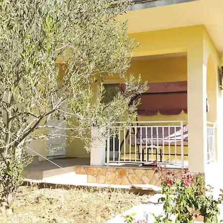 Angel - One Bedroom Lägenhet Drniš